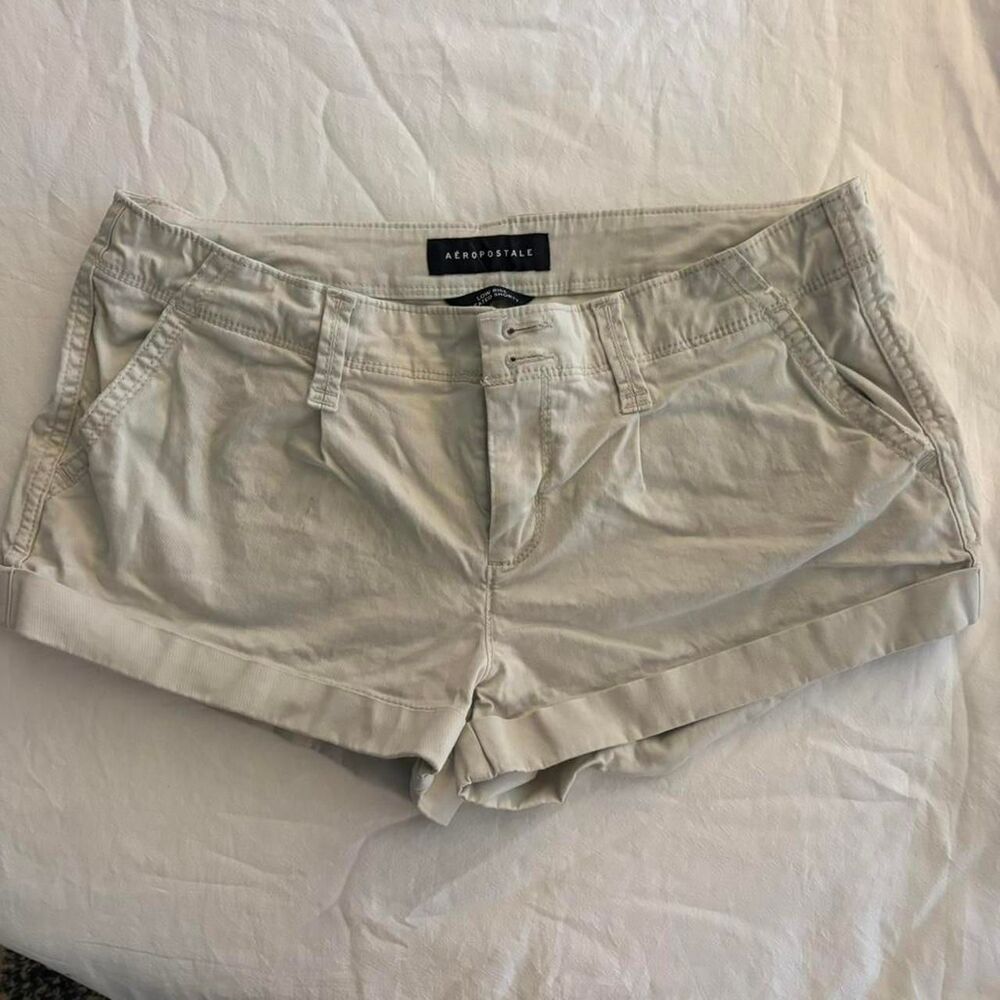 Aeropostale Women's Cream and Tan Shorts